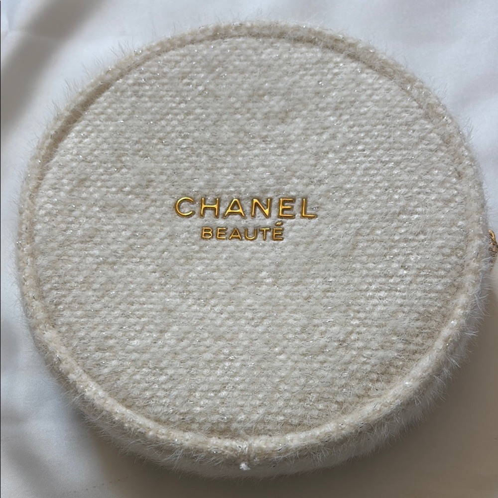 Chanel Beauté Textured Cream Pouch